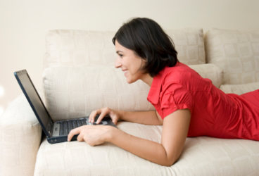 Shopping online, worldwide deliveries direct to your Spanish home. &copy; iStock image