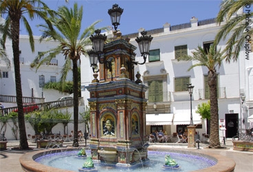 The Plaza de Espa&ntilde;a with its ornate fountain is indeed one of the most beautiful plazas in Andalucia. &copy; Michelle Chaplow