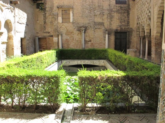 The Patio del Yeso is the only part of the Alcazar which remains from Arabic times.