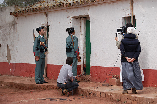 Guardia Civil arrive at the house. Photo: Javier Polo
