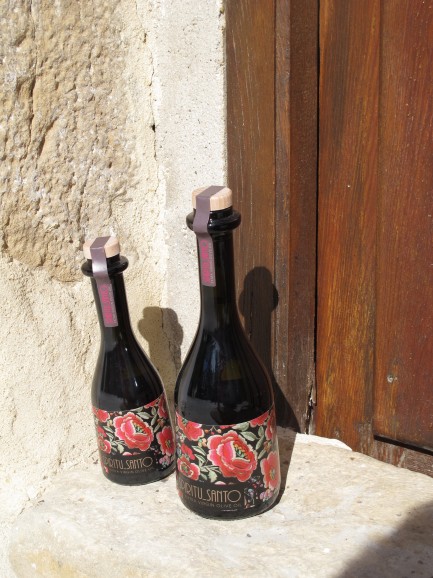 Extra virgin olive oil, picual variety, from Cortijo Espiritu Santo near Ubeda, in Jaen. The label design is by a local artist.