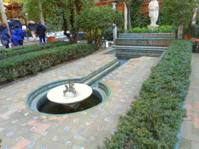 A tiled bench with pool in Sorolla's garden in Madrid