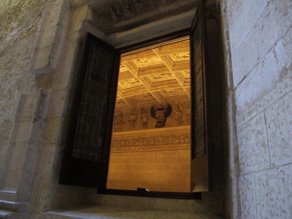 View through window to Sala Capitular Bajo ceiling View through window to Sala Capitular Bajo ceiling