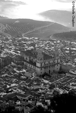 Early morning view of Jaèn from it´s magnificent Santa Catalina castle © Michelle Chaplow Early morning view of Jaèn from it´s magnificent Santa Catalina castle © Michelle Chaplow