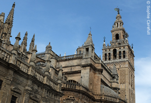 Seville cathedral with its impressive minaret, known as the Giralda. © Sophie Carefull  