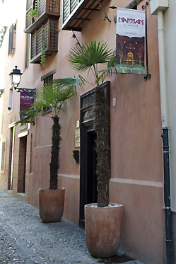 Narrow street near Plaza Nueva