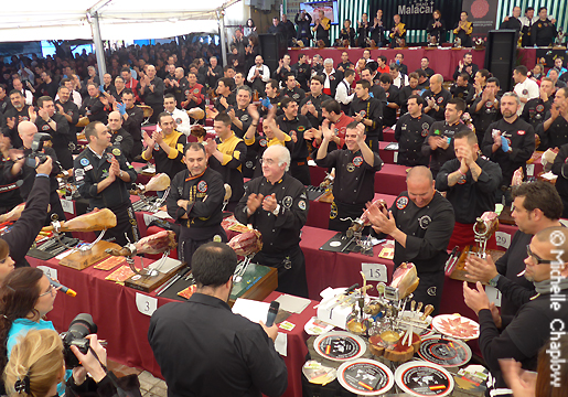 Nearly 200 ham cutters secured a Guinness World Record in Benarraba. © Michelle Chaplow .