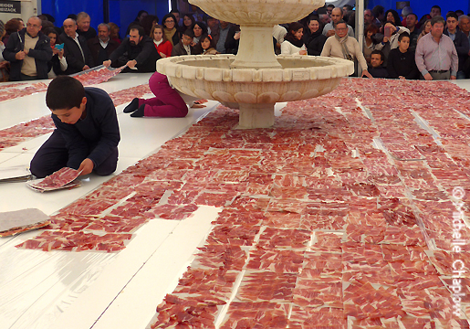 Local children helped to place the ham on the giant table, made by carpenter Cristobal Rodriguez © Michelle Chaplow .
