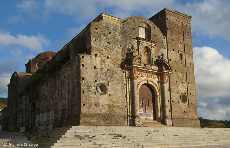 The village church, the Renaissance Santiago el Mayor, is a surprisingly large, imposing building for such a small population © Michelle Chaplow The village church, the Renaissance Santiago el Mayor, is a surprisingly large, imposing building for such a small population © Michelle Chaplow .