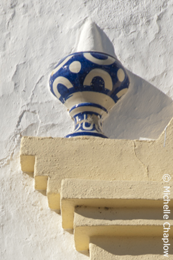 Decorative ceramics on the wall of The church of Santa Maria Magdalena. © Michelle Chaplow