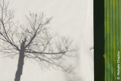 The colours of the flag of Andalucia in Puerto Serrano.. © Michelle Chaplow