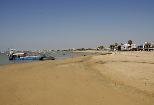 Bajo de Guia beach where you can take a boat across the Guadalquivir. Bajo de Guia beach where you can take a boat across the Guadalquivir.