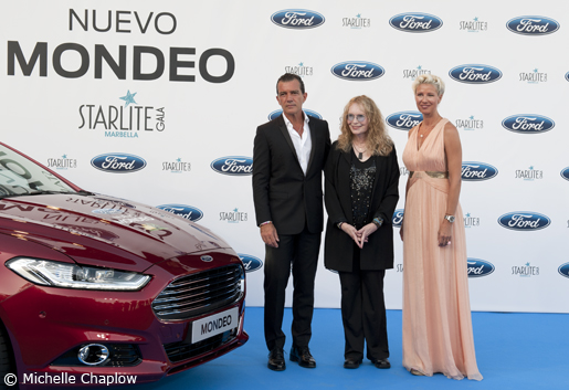 Antonio Banderas, Mia Farrow and Anne Igartiburu with the signed Ford Mondeo. © Michelle Chaplow
