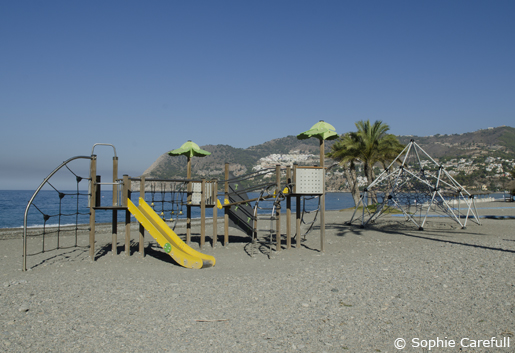 La Herradura beach is great for families, it has a play area for kids and pedalos for hire. © Sophie Carefull La Herradura beach is great for families, it has a play area for kids and pedalos for hire. © Sophie Carefull