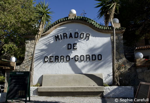 The viewing point and restaurant at Cerro Gordo. © Sophie Carefull  