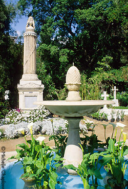  © Michelle Chaplow A trickling fountain in the English Cemetary