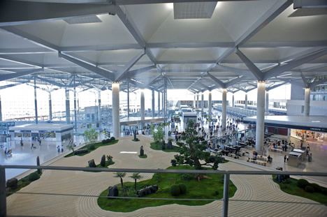 © AENA Indoor garden of the new T3 terminal of Malaga Airport.