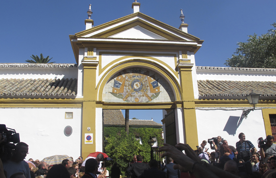 Entrance to the palace.