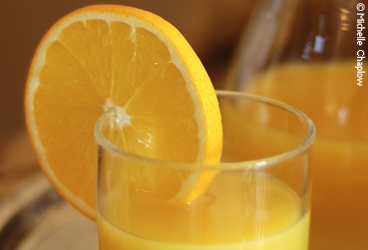 Freshly squeezed Spanish ornage juice is available from most ventas in Andalucia. © Michelle Chaplow