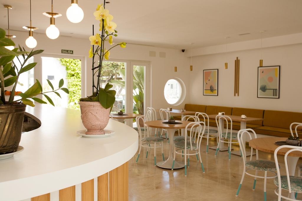 Hostal Las Cumbres, Conil de la Frontera ©Booking.com