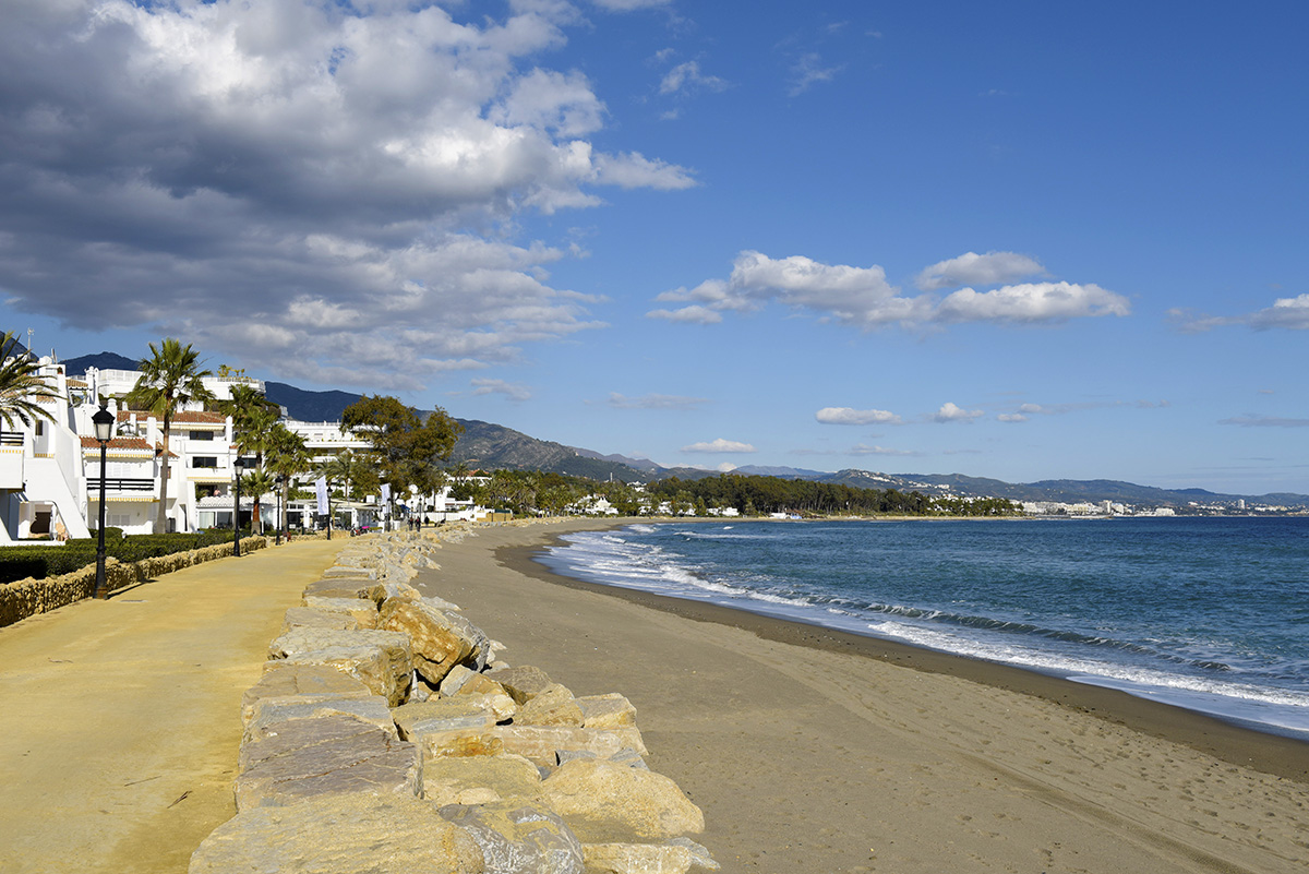 Beachside living in Rio Verde, Marbella. © Michelle Chaplow