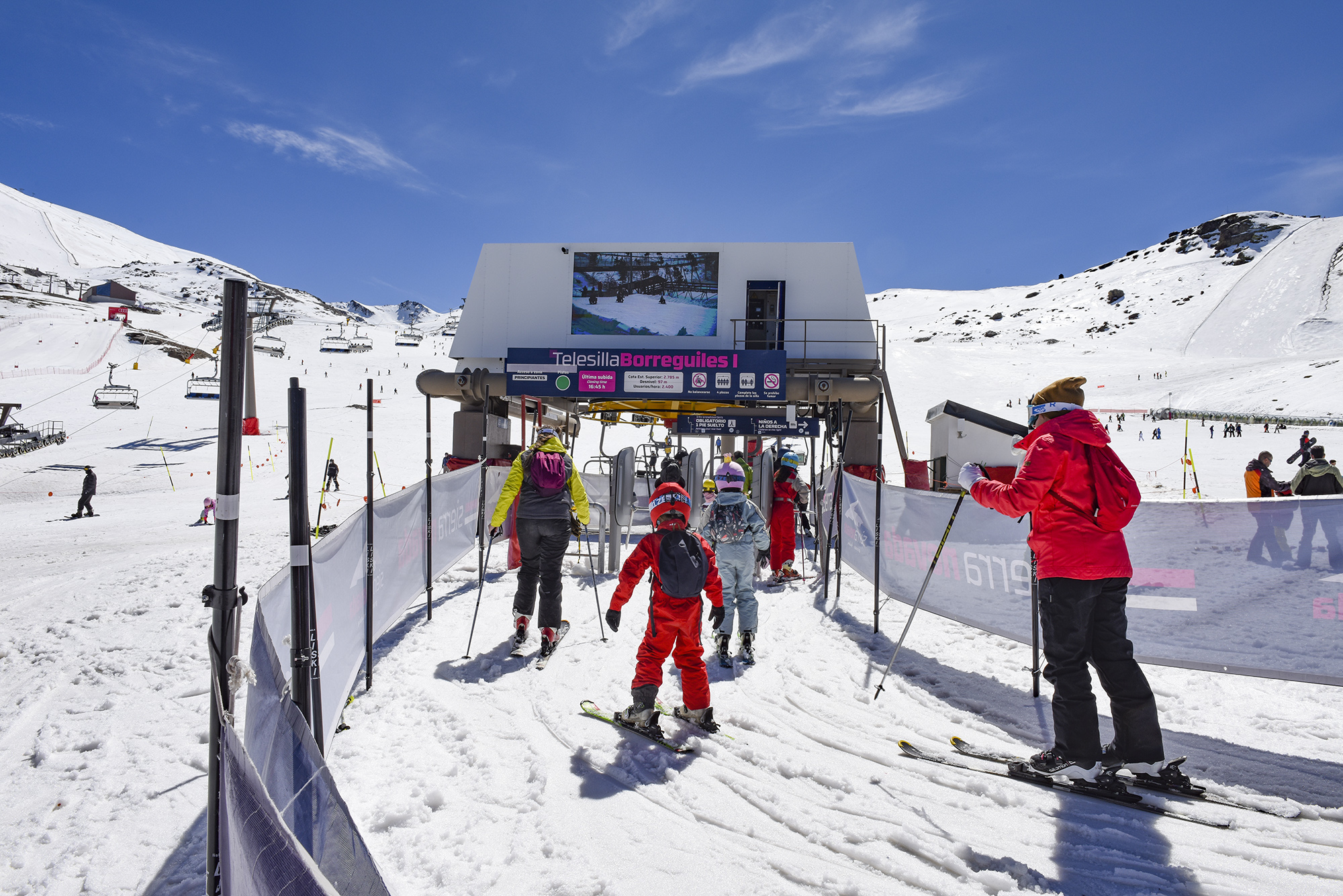 Fun for all the family at Borreguilles © Michelle Chaplow