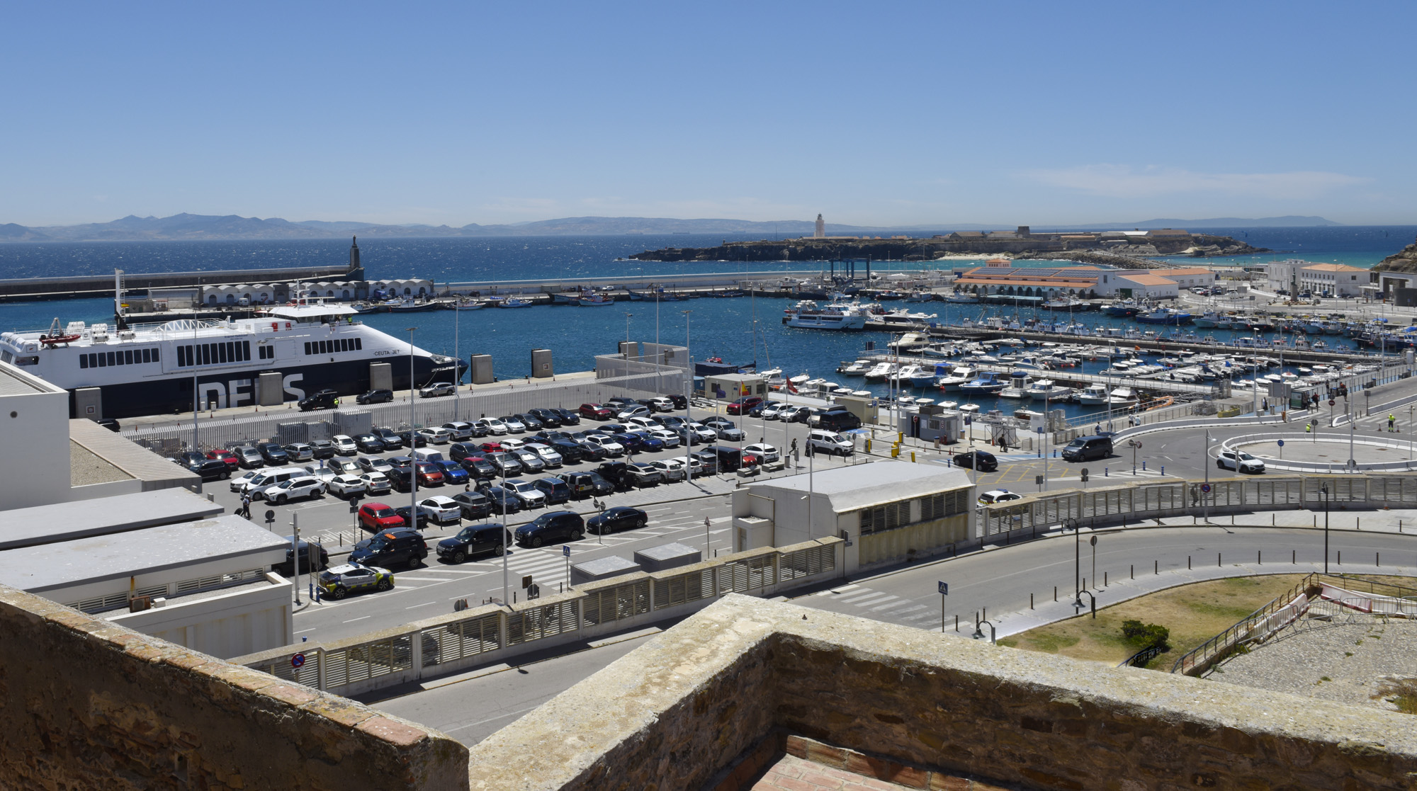 The port of Tarifa with spectacular views to Africa © Michelle Chaplow
