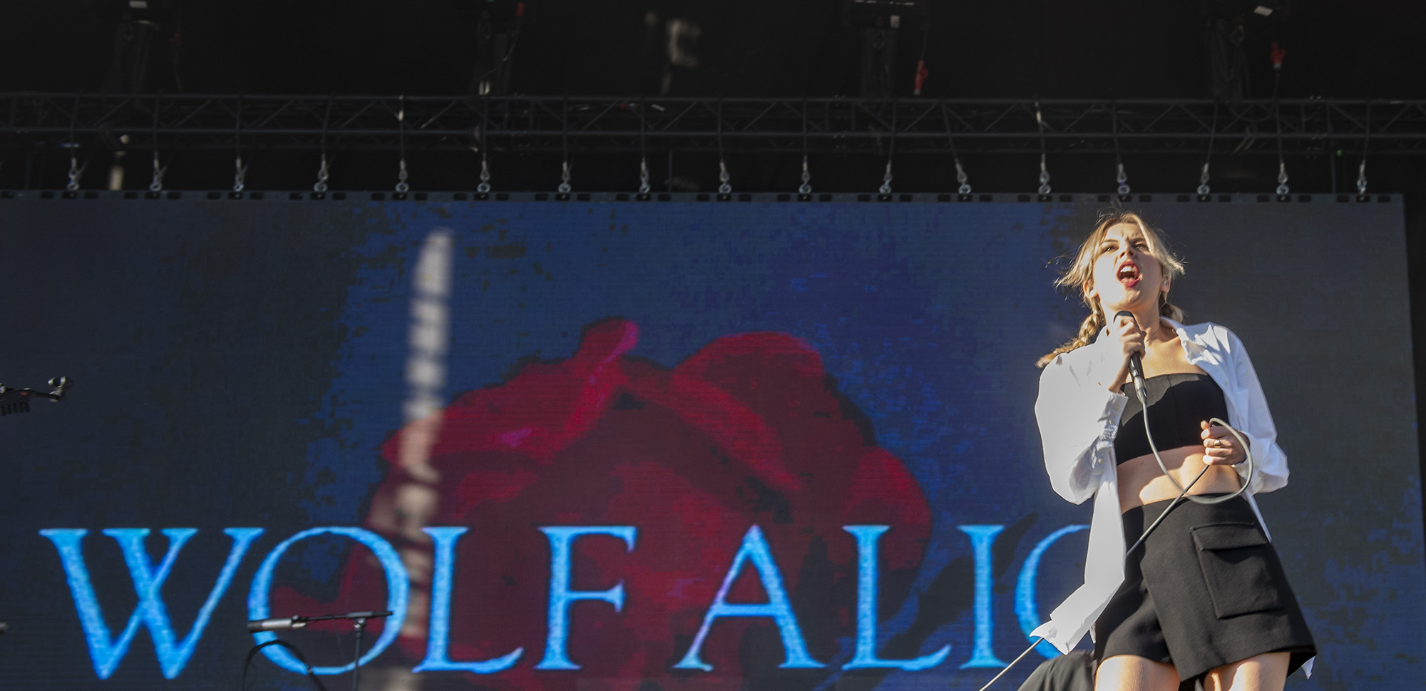 Wolf Alice on the Alhambra stage © Michelle Chaplow