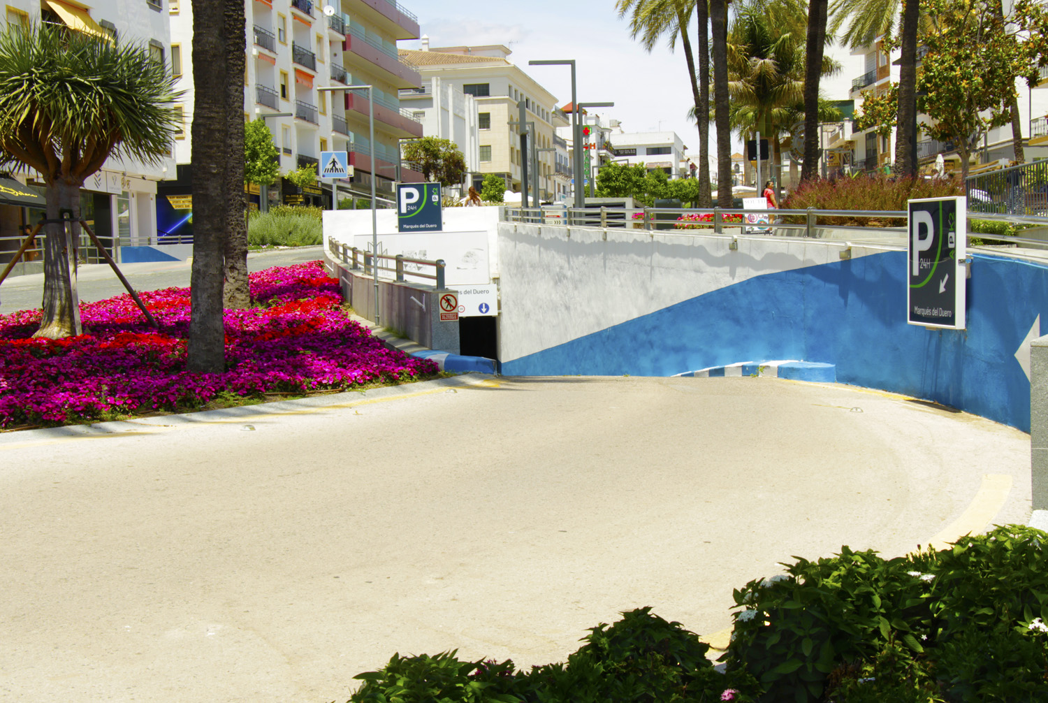 Entrance to underground car park, Marques del Duero © Gonzalo Alvarez