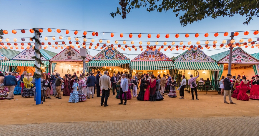 The Feria has over 1,000 casetas (literally small houses), green or red-and-white striped tents of varying sizes arranged along 15 streets. © istock photo 