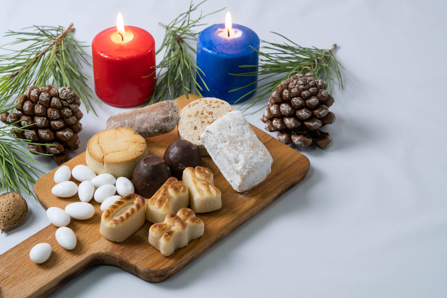 Traditional Spanish Christmas pastries (of the non-"turrón" type) add a special touch to the holidays with their own distinct flavours - and textures! © istockphoto