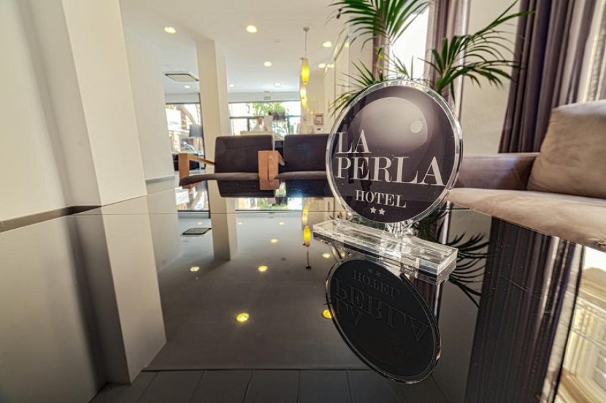 Seating area in La Perla Hotel, Almeria © Booking.com / La Perla Hotel, Almeria