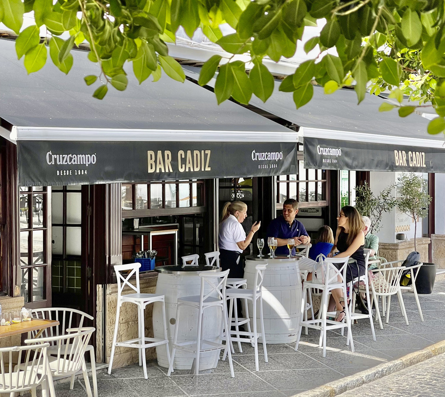 Bar Cadiz, situation in the Plaza De España