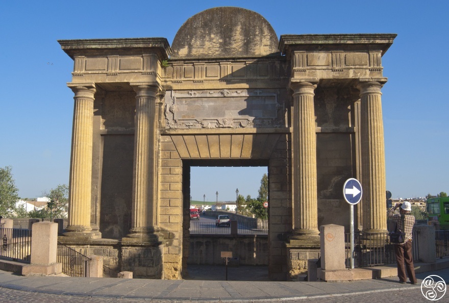 Puerta de la Puente © Michelle Chaplow