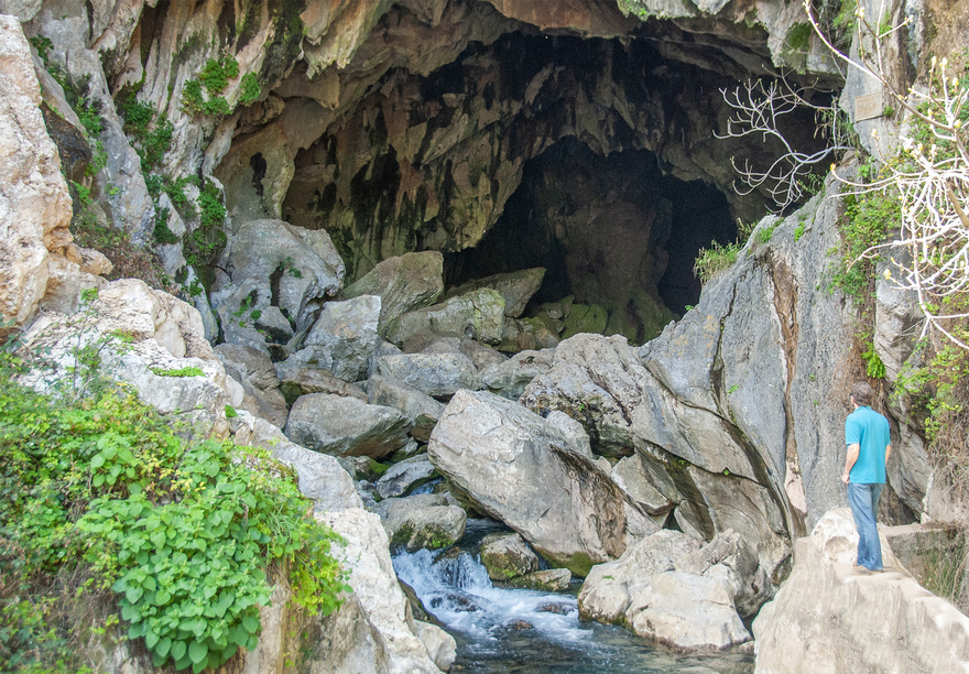 Cueva del Gata is an impressive sight with beautiful rock formations and turquoise waters © Michelle Chaplow