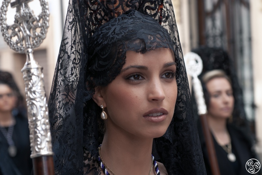 Manola - Lady wearing a black mantilla (long lace veil), black dress and crucifix necklace, black gloves and shoes, and carrying a rosary © Michelle Chaplow