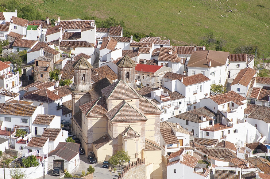 Stunning view from the hillside looking down on the white village of Alpandeire © Michelle Chaplow