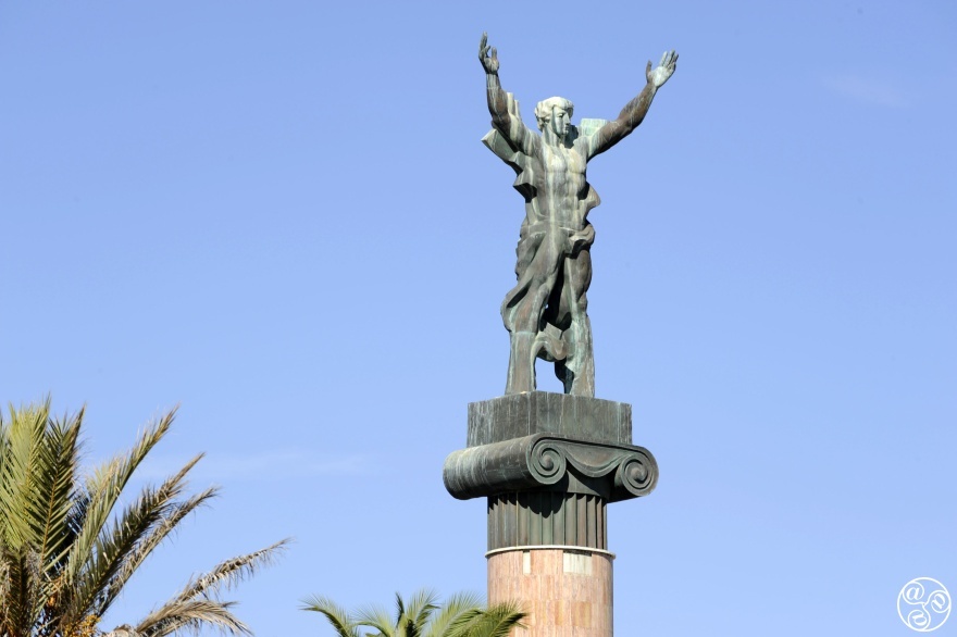 The statue, called 'La Victoria' is built of bronze and copper and stands on top of a 26m (85ft) tall granite column. It was designed by the famous Georgian sculptor, Zurab Tsereteli.  © Michelle Chaplow