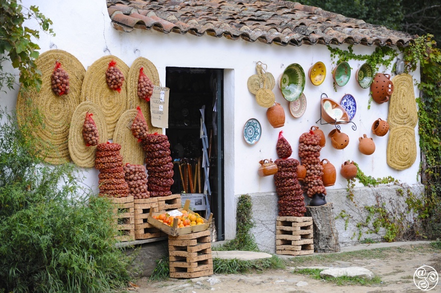 Quaint roadside souvenir shop in Galaroza © Michelle Chaplow