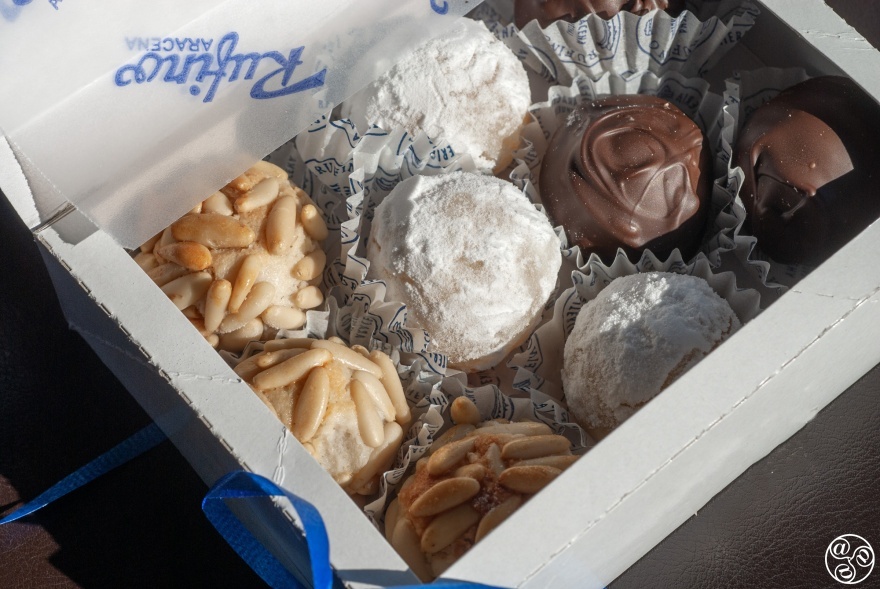 Traditional Spanish Christmas pastries (of the non-"turrón" type) add a special touch to the holidays with their own distinct flavours - and textures! © Michelle Chaplow
