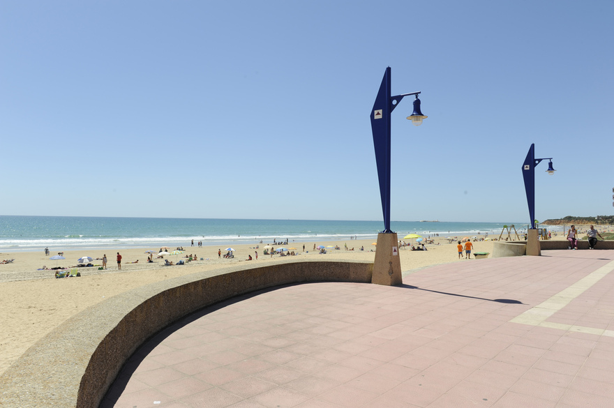 Chiclana beach © Michelle Chaplow