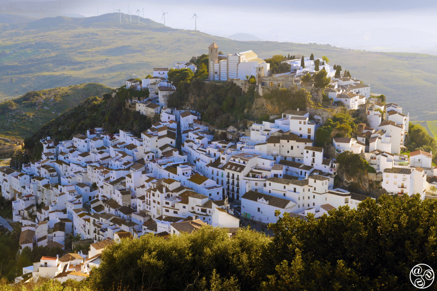 Wake up to whitewashed streets, breathtaking views, and authentic charm. Book a house or apartment in the white village of Casares today