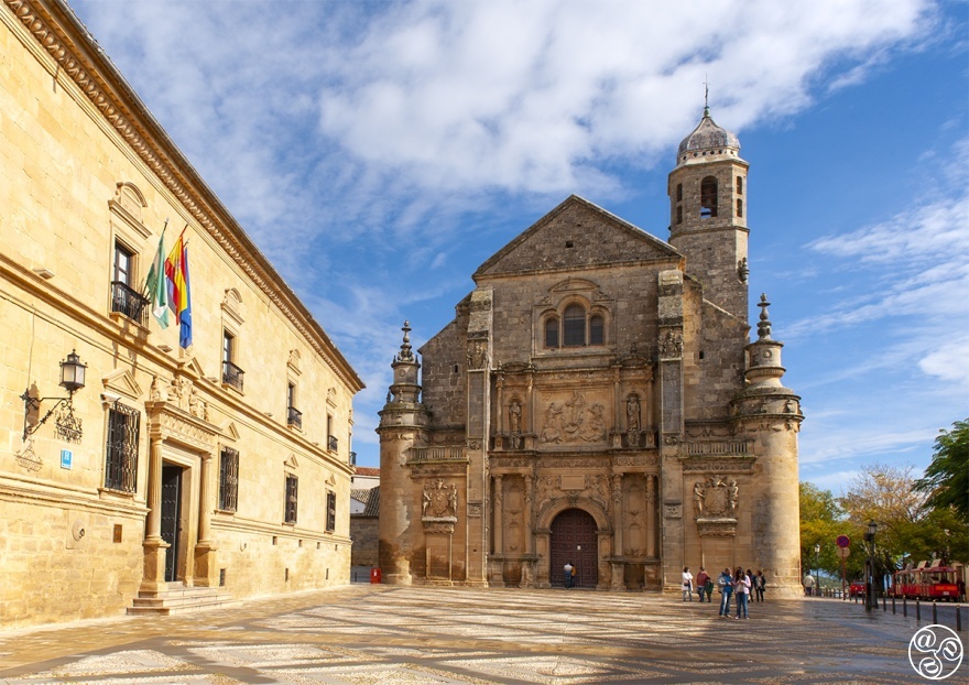 Palacio de las Cadenas and Capilla del Salvador in Plaza de Vazquez de Molina. © Michelle Chaplow
