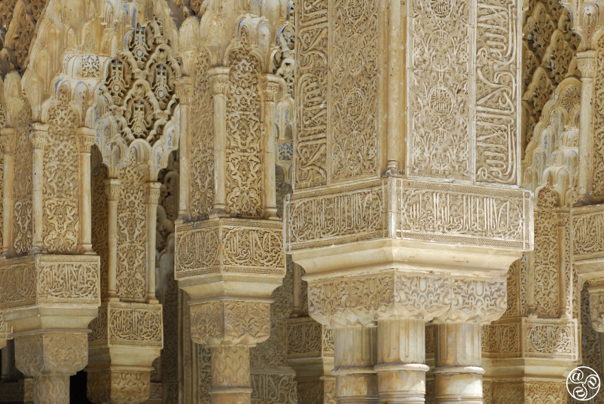  Alhambra feature a recurring inscription in Arabic: (There is no victor but Allah). In addition, other inscriptions include poetry by Ibn Zamrak.