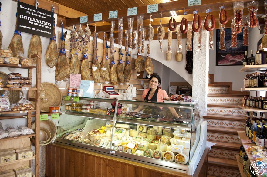 Sabores de Grazalema stocks a wide range of meats and conserves, as well as local honey and baked goods.