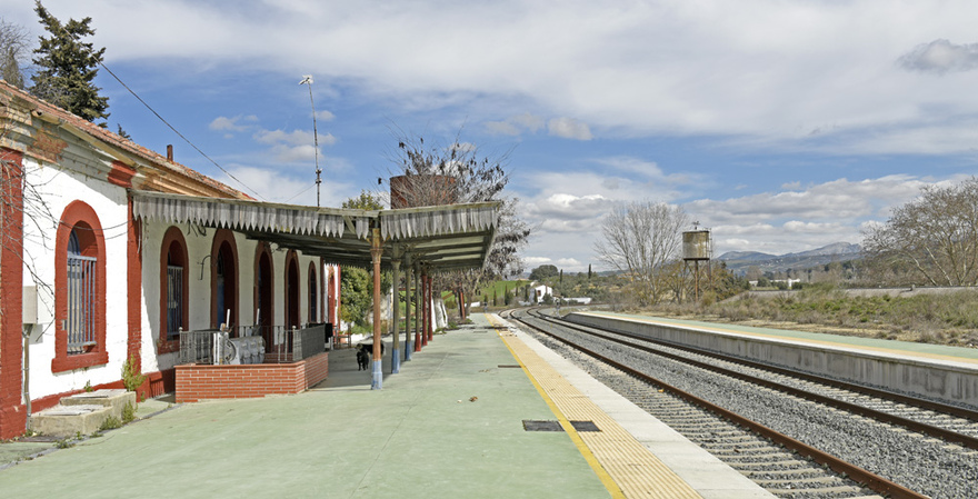 La Indiana Station (closed) © Michelle Chaplow