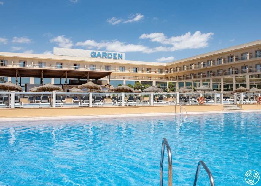 Garden Hotel In Retamar  © Michelle Chaplow