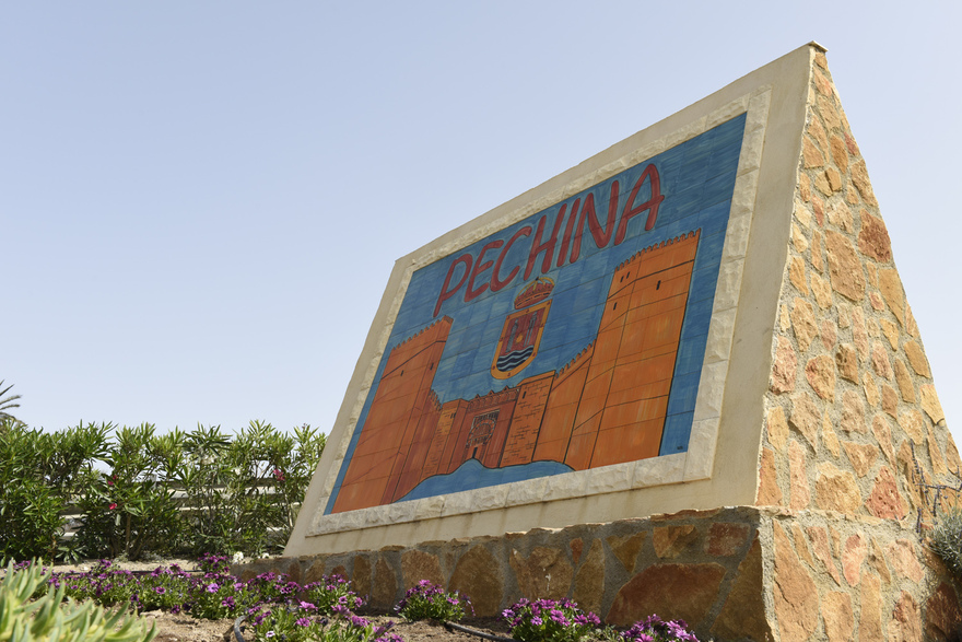 Pechina - Ceramic welcome sign © Michelle Chaplow