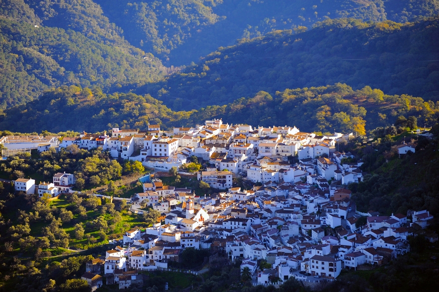 The village of Benarraba, beautifully nestled in the Serrania de Ronda © Michelle Chaplow