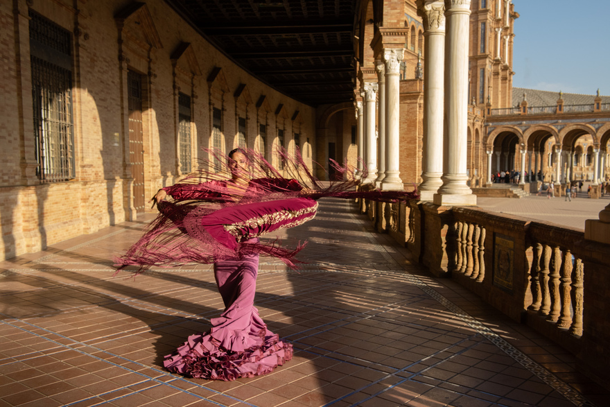 Flamboyant flamenco in the Plaza de España © Michelle Chaplow
